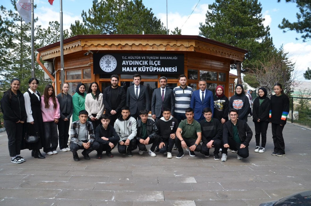 Aydıncık’ta Kütüphane Haftası Etkinliği: Öğrencilerle Kitap Okuma Buluşması