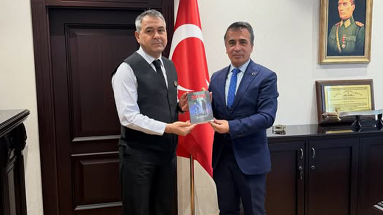 Yozgatlı Yazar Şerafettin Yıldız’dan Jandarma Asayiş Başkanı Murat Bulut Paşa’ya Kitaplı Ziyaret