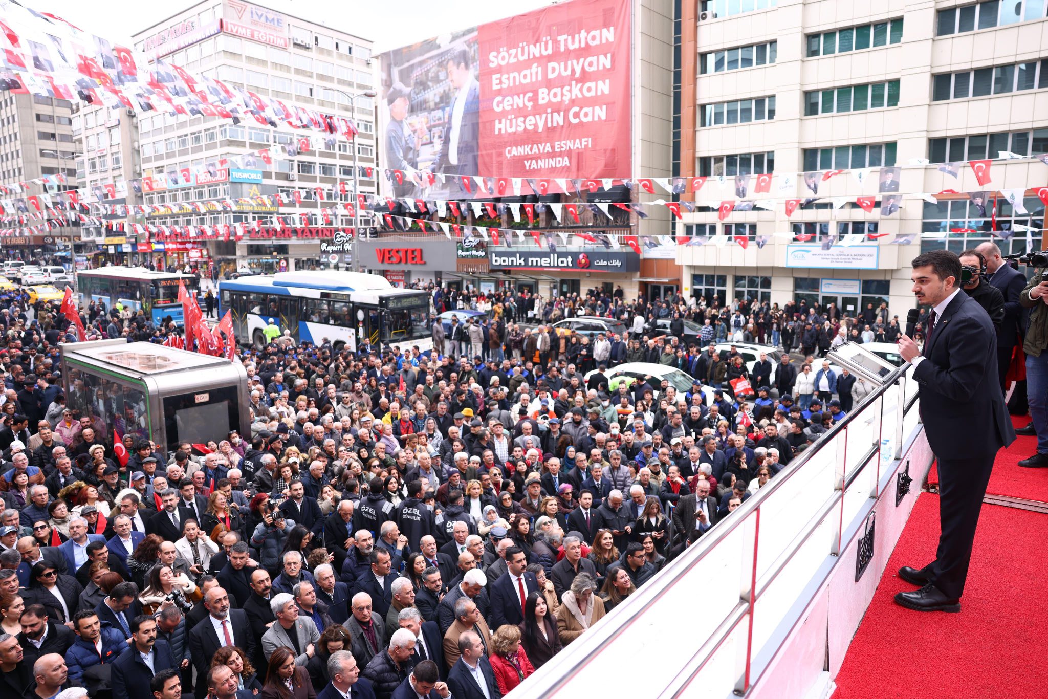Çankaya’da 2 Yıllık Hizmet Raporunu Başkan Hüseyin Can Güner açıkladı; Bu Başarı Hepimizin