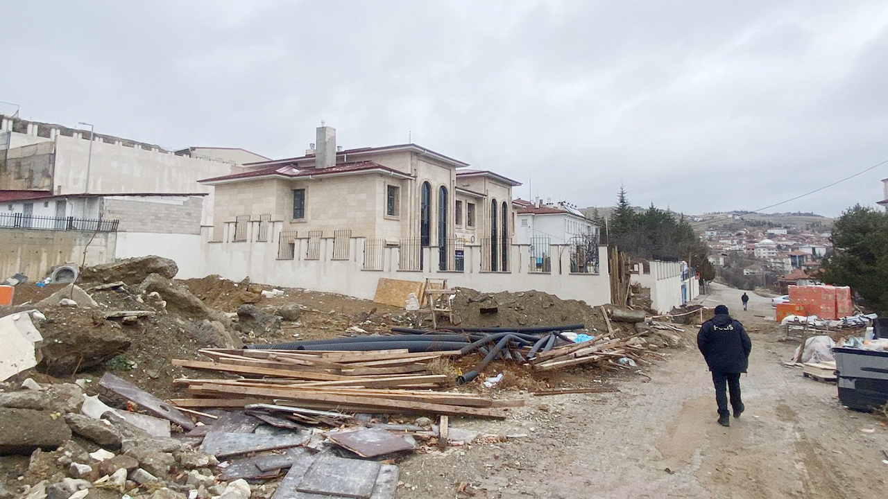 Çekerek’e Modern Hizmet Binası: İlçe Emniyet Müdürlüğü İnşaatı Hızla Yükseliyor