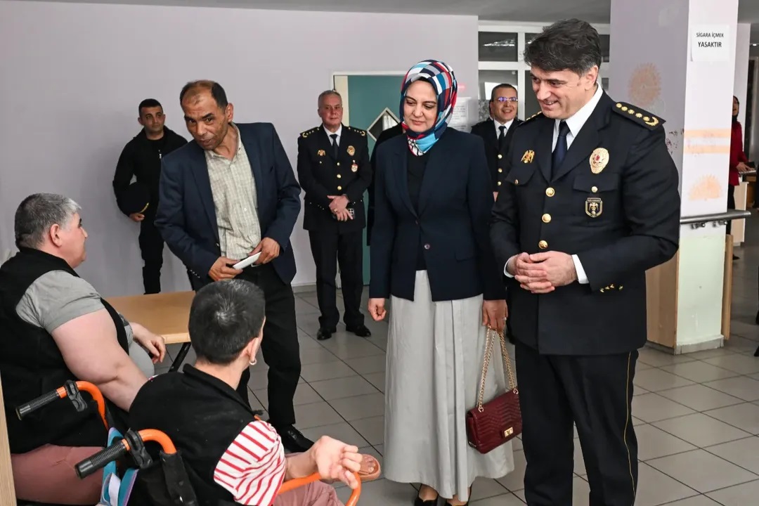 Yozgat’ta Polis Teşkilatının 181. Yılına Anlamlı Ziyaret: Huzurevi ve Rehabilitasyon Merkezinde Duygusal Buluşma