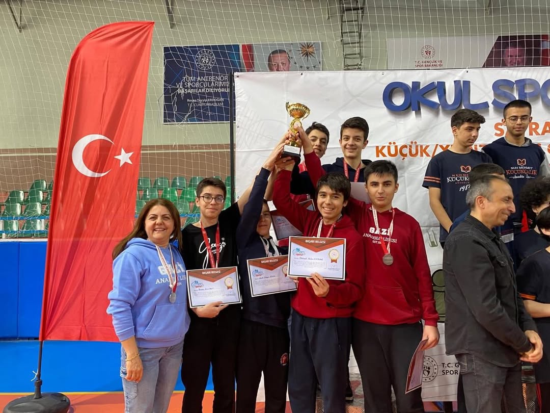 Gazi Anadolu Lisesi Satranç Takımından Büyük Başarı: Bölge İkinciliği ve Türkiye Finali Bileti