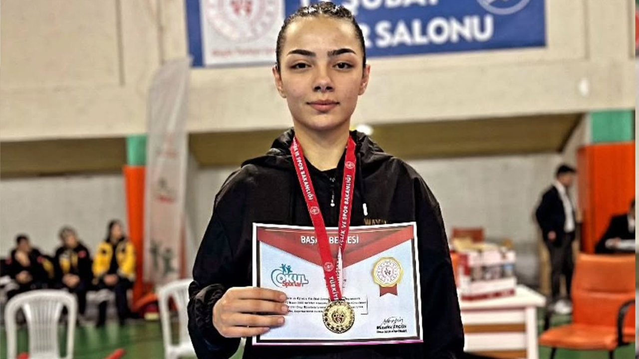 Yerköy Atatürk İmam Hatip Ortaokulu Öğrencisi Hira Nur Çıtak Grup Şampiyonu Oldu