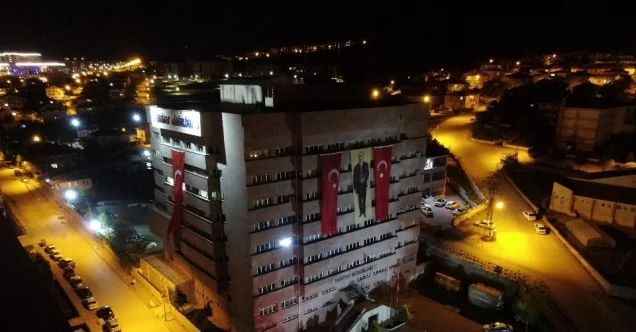 Yozgat polisi 19.19’da İstiklal Marşı’nı okudu