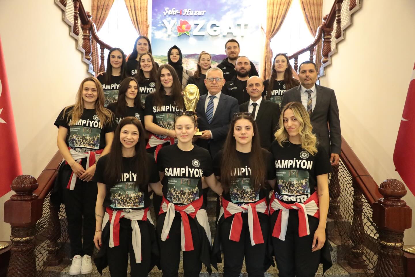 Yozgat Belediye Başkanı Arslan GSK Hentbol Takımını Ağırladı