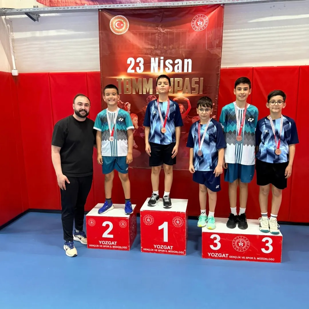 Yozgat Kınalı Hasan Ortaokulu Badminton’da Dereceler Geldi