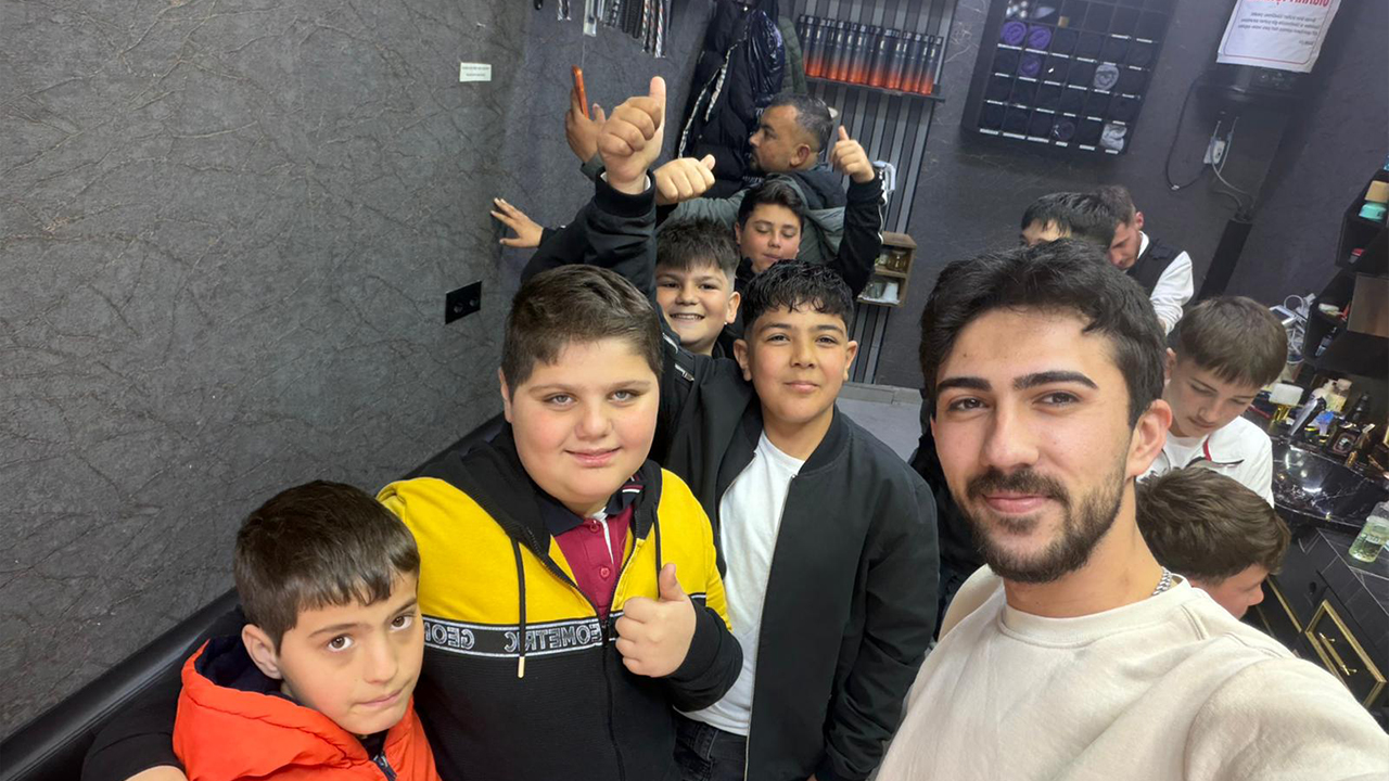 Boğazlıyanlı Kuaförden 23 Nisan’da Anlamlı Jest: Çocuklara Ücretsiz Tıraş Hizmeti