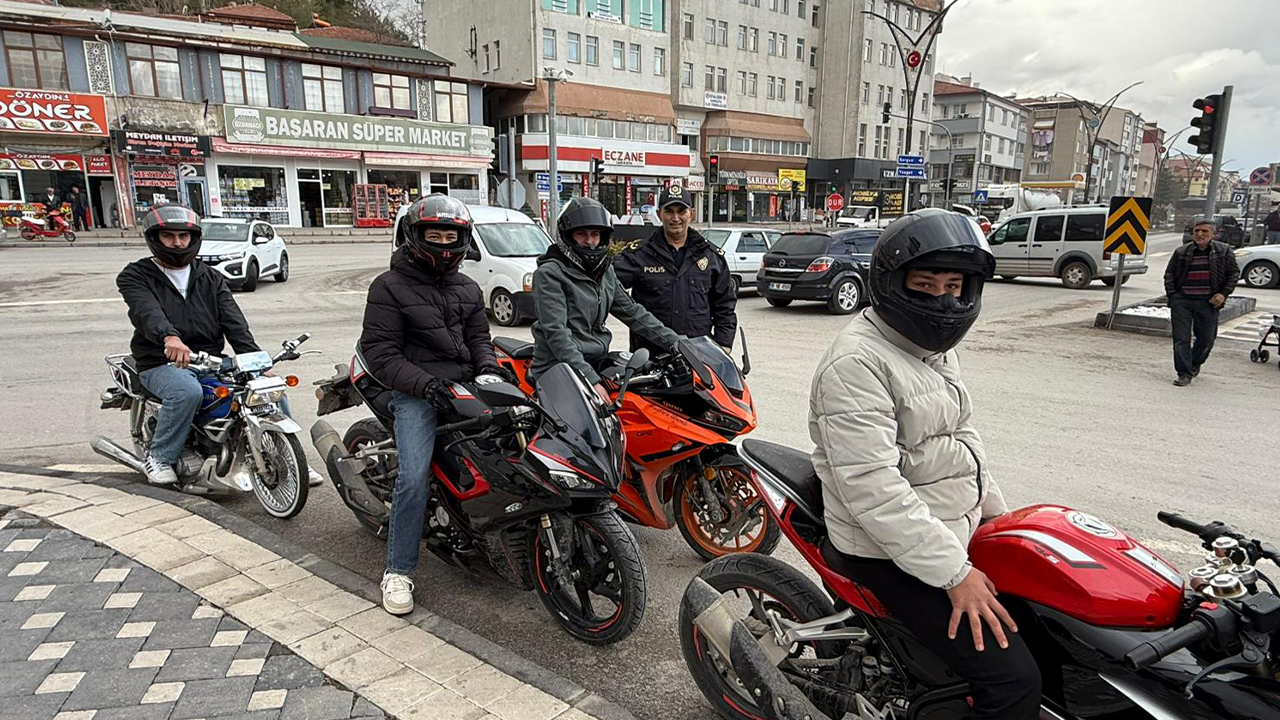 Sarıkaya’da Trafik Güvenliği Çalışmaları Sonuç Verdi: Kask Kullanımı %83’e Yükseldi