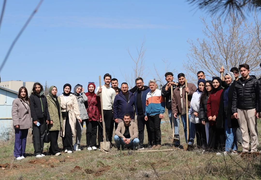 Yozgat MYO’da Ağaç Dikme Etkinliği: Öğrencilerden Doğaya Anlamlı Katkı