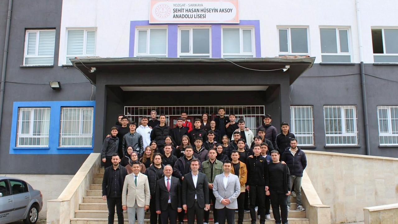 Sarıkaya’da "Kariyer Günleri" Coşkusu: Kaymakam Demirkıran Gençlerle Buluştu