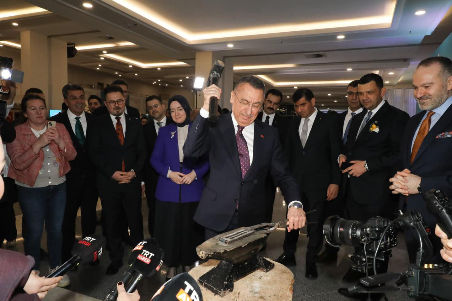 TBMM Dışişleri Komisyonu Başkanı Fuat Oktay Nevruz Coşkusuna ortak oldu