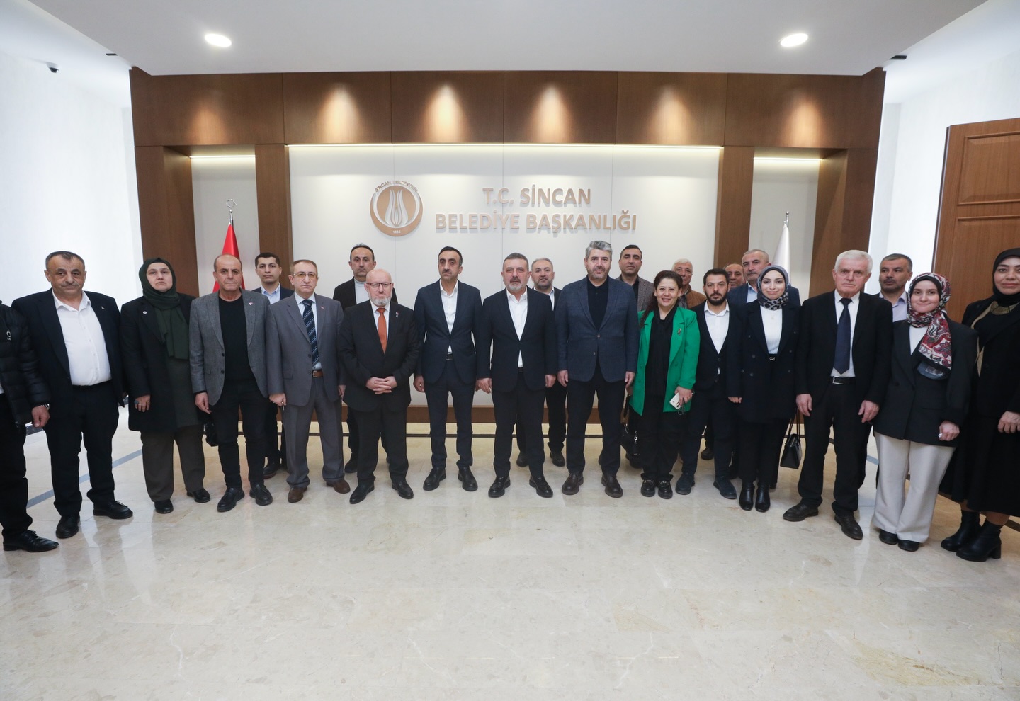 Sincan Yeni Belediye Hizmet Binasında İlk Mesai Başladı: AK Parti Heyetinden “Hayırlı Olsun” Ziyareti
