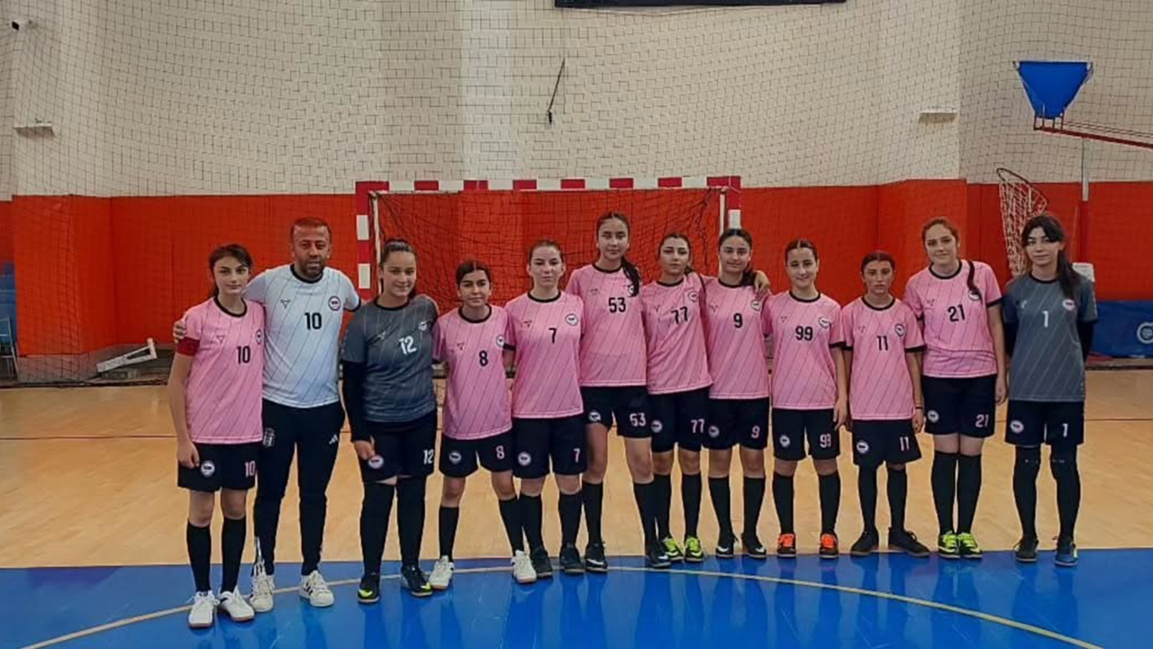 Sorgun Milli Egemenlik Ortaokulu Kız Takımı Grup İkincisi Oldu
