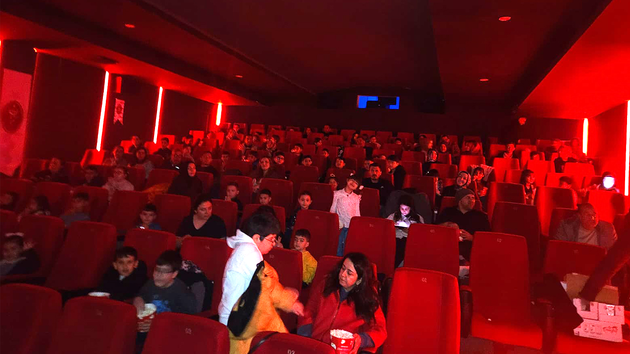 Yozgat Veteriner Hekimleri Odası’ndan 23 Nisan Sinema Şöleni: Çocuklar ve Aileler Bayramı Coşkuyla Kutladı