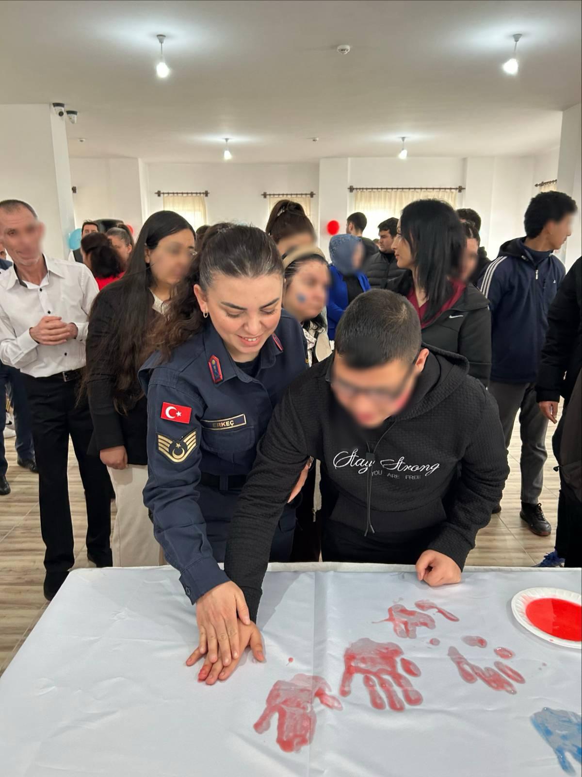 Yozgat’ta Jandarmadan Anlamlı Katılım! Otizm Farkındalık Programına Destek