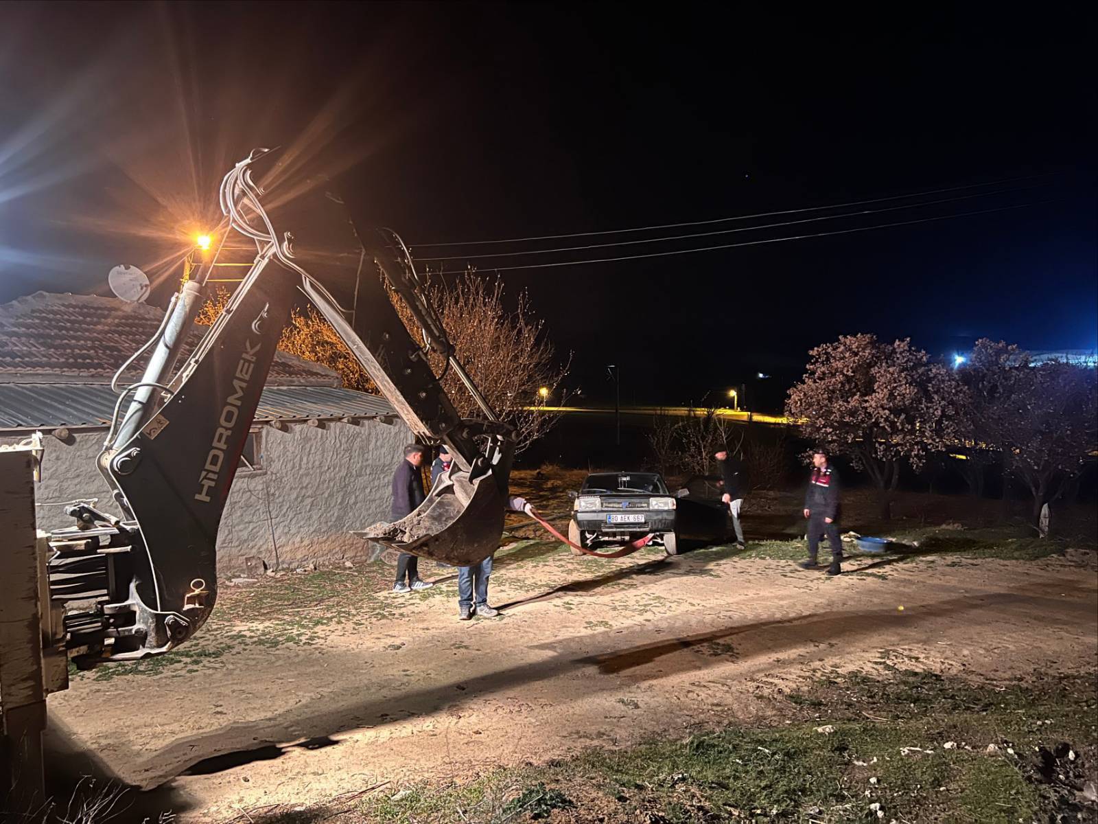 Yozgat’ta Mahsur Kalan Araç Kurtarıldı: 2 Kişi Güvenle Çıkarıldı