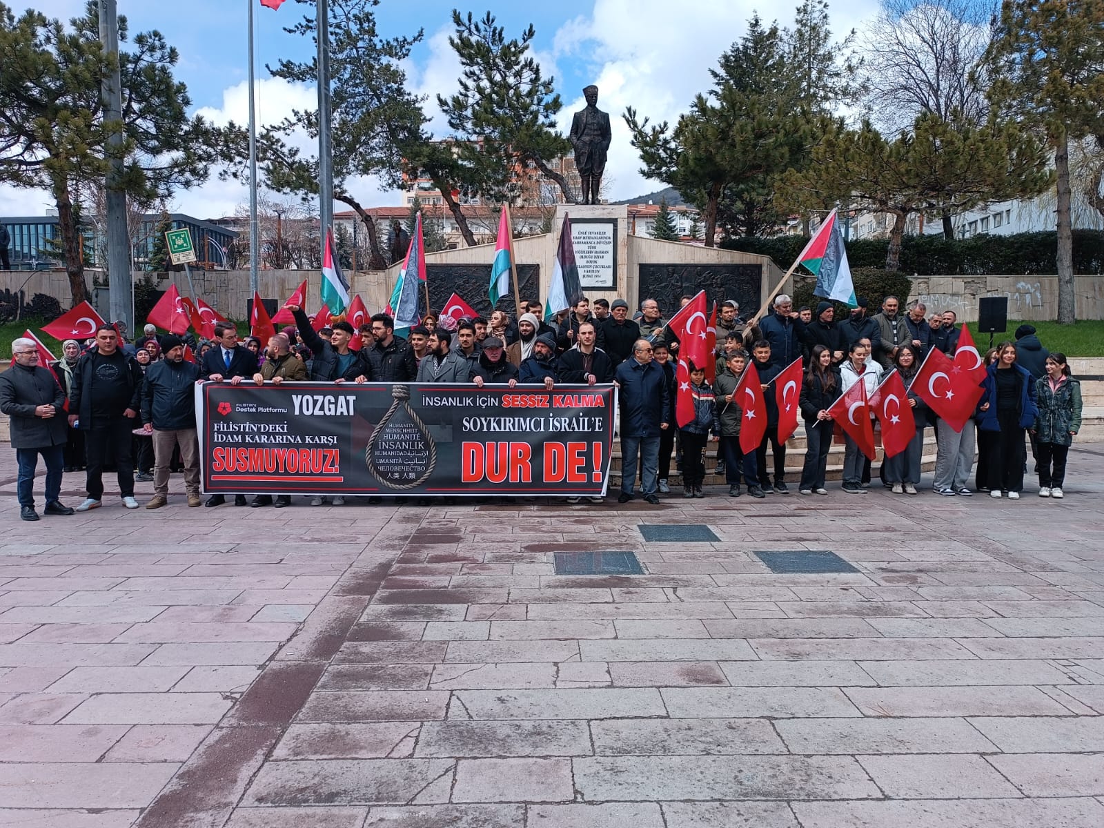 Yozgat’ta Filistin’e Destek Buluşması: Cumhuriyet Meydanı’nda “Tek Yürek” Çağrısı