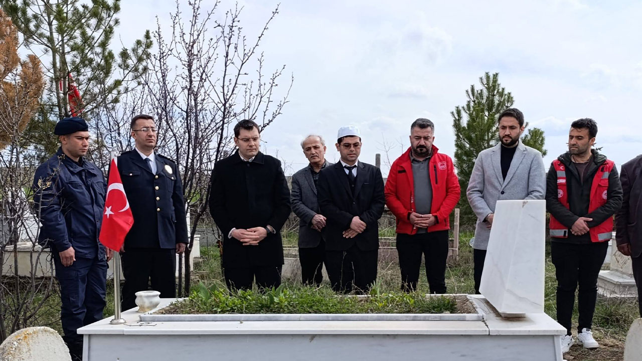 Yerköy’de Şehitler İçin Kabir Ziyareti: Yıl Dönümünde Anma Programı Düzenlendi