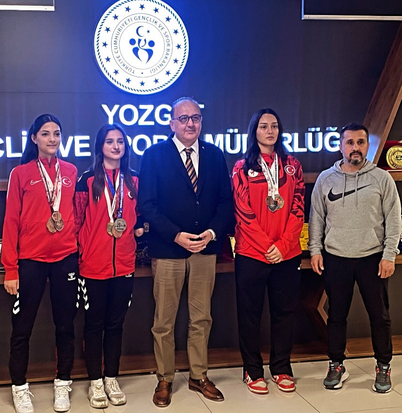 Yozgat’ta Şampiyon Sporculardan İl Müdürü Şahin Hopur’a Ziyaret