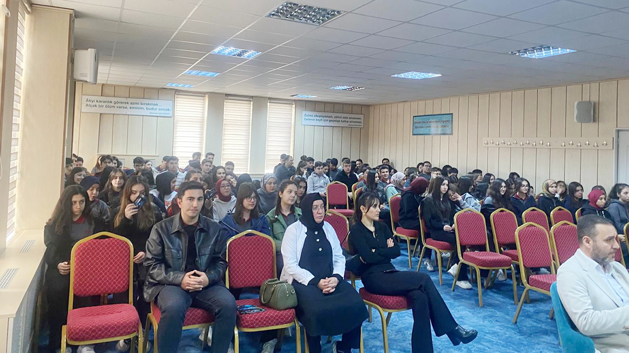 Yozgat’ta Ülkü Ocakları’ndan UZEM Tanıtımı: Öğrencilere Dijital Eğitim Desteği