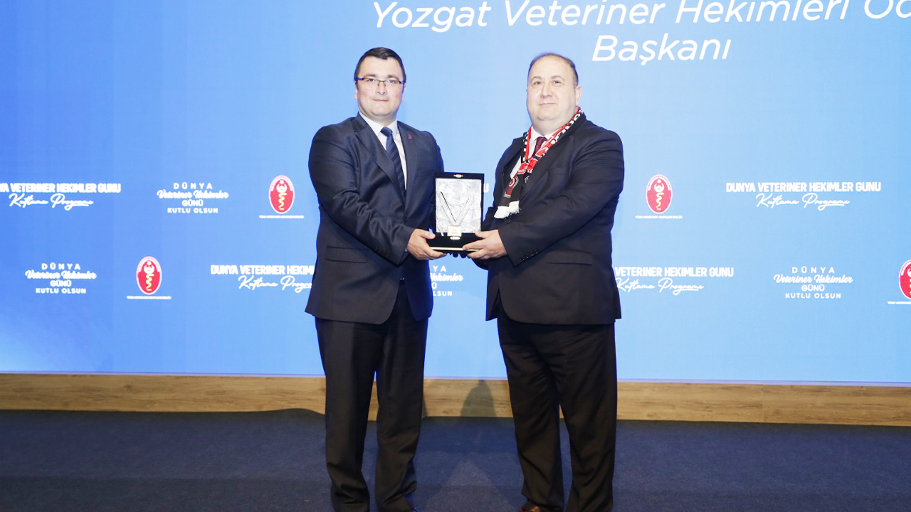 Yozgat Veteriner Hekimler Odası Başkanı Faruk Anteplioğlu’na Türk Veteriner Hekimleri Birliği’nden Hizmet Ödülü