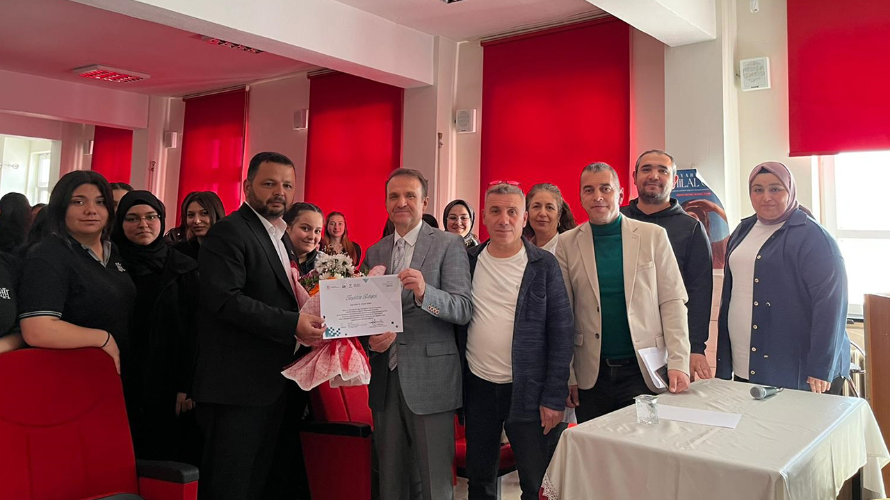 Yozgatlı Profesör Niğde'de Bilim Söyleşisi Yaptı
