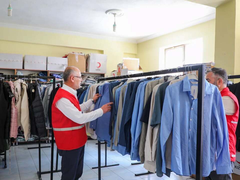 Yozgat Çekerek’te Bayram Öncesi Destek! İhtiyaç Sahiplerine Kıyafet Yardımı