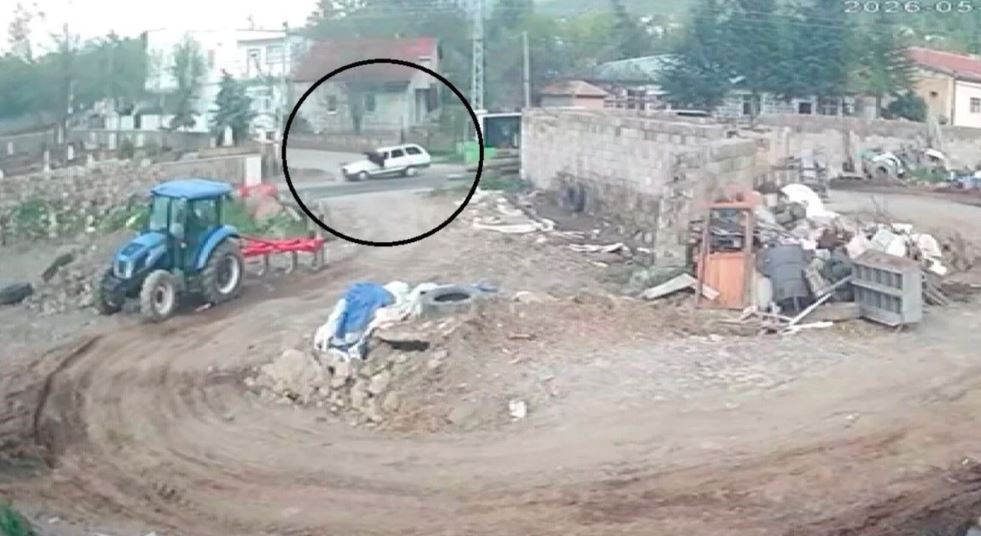 Halk Otobüsünden İndi, Otomobil Çarptı! 16 Yaşındaki Genç Yaralandı