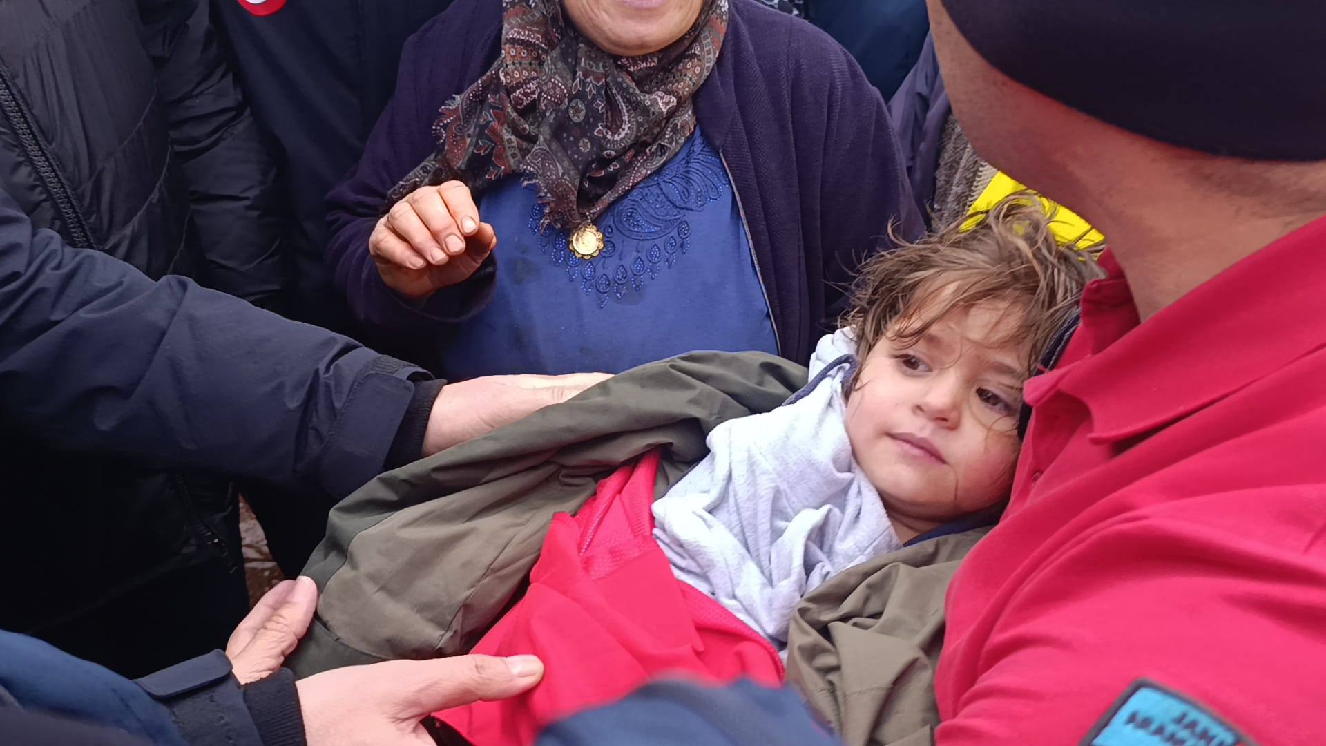 Yozgat’ta Kayıp 3 Yaşındaki Çocuk Sevindirdi: Gece Boyu Arandı Sabah Sağ Bulundu