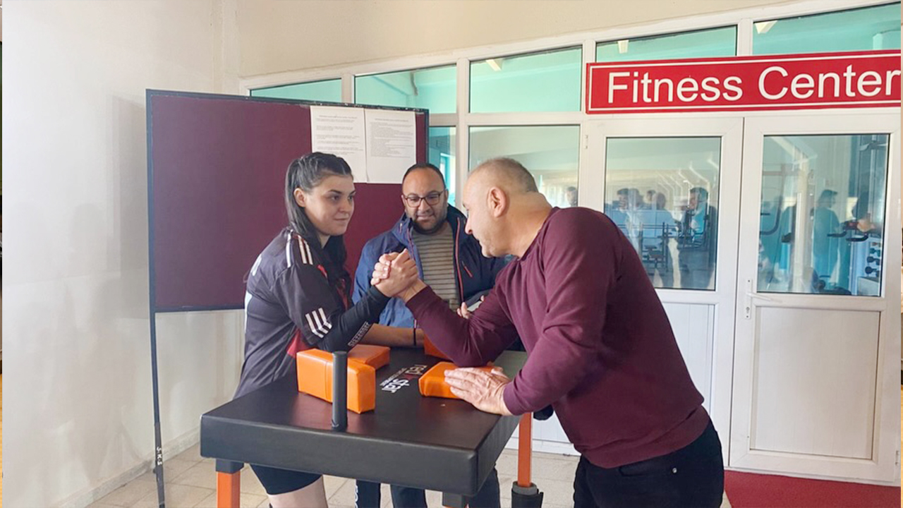 Yozgat Bozok Üniversitesi Spor Şenliklerinde Bilek Güreşi Başarısı