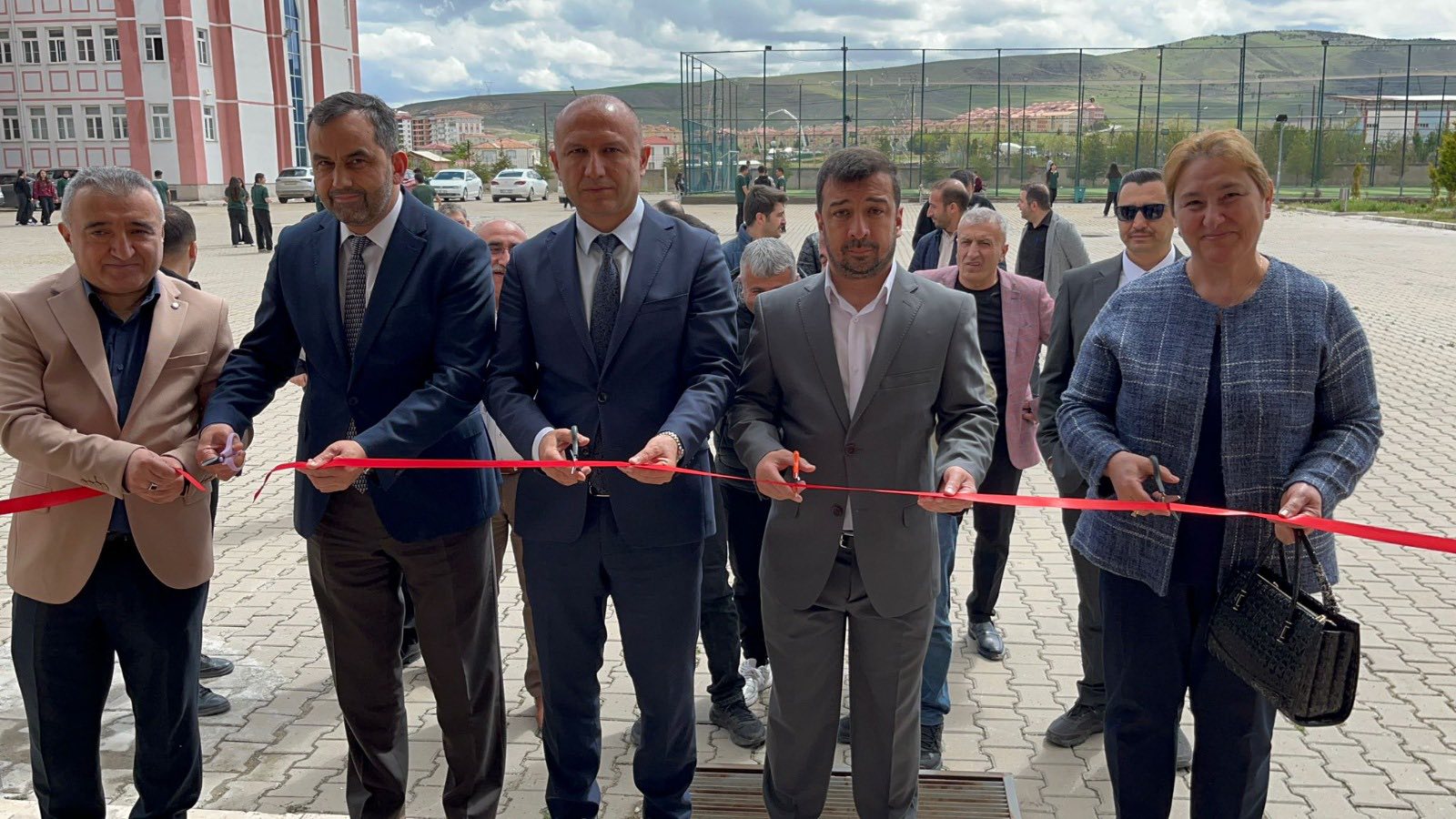 Yerköy Şehit İdris Aydoğdu Fen Lisesi’nde TÜBİTAK 4006 Bilim Fuarı Yoğun İlgi Gördü
