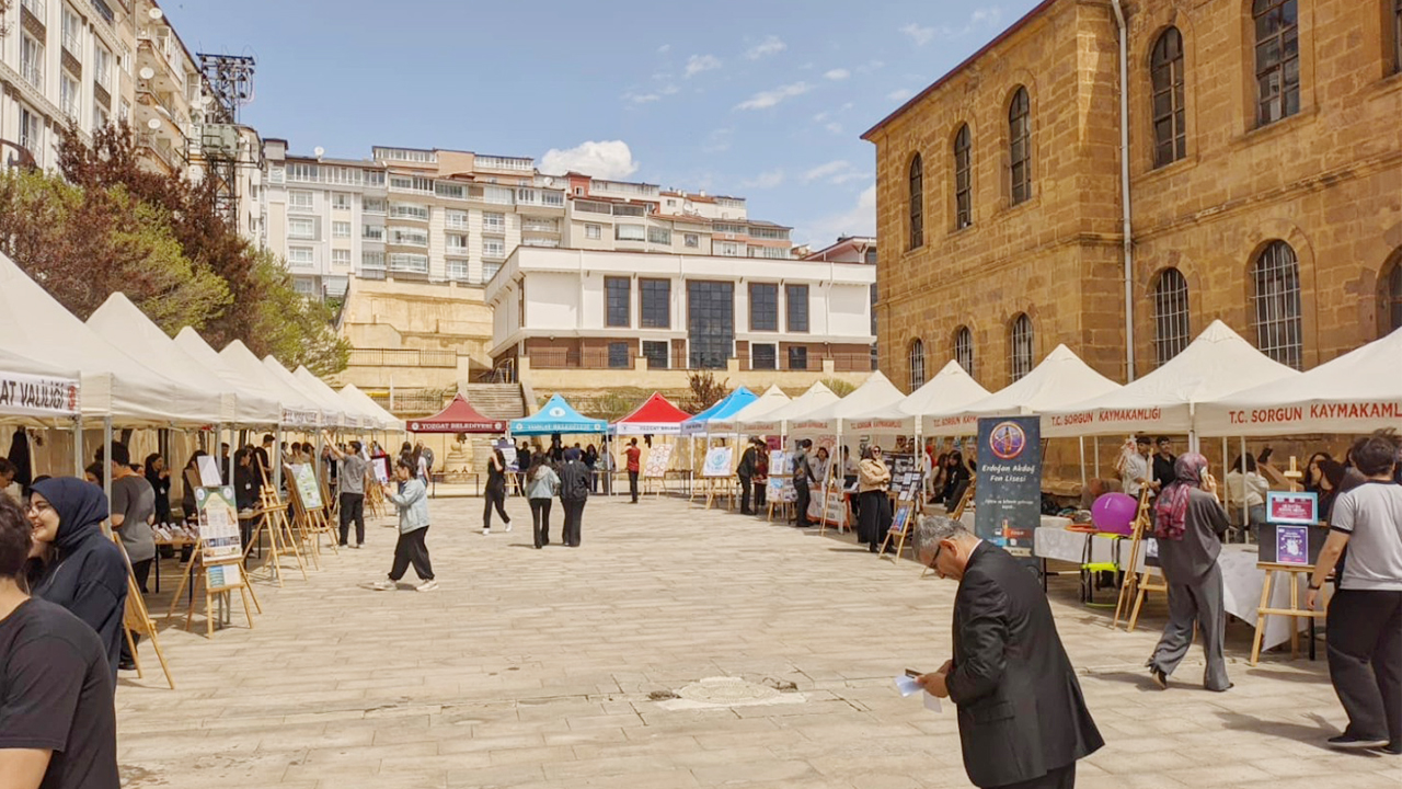 Yozgat Lisesi’nde Bilim Şöleni: Öğrenciler 54 Projeyle Göz Doldurdu