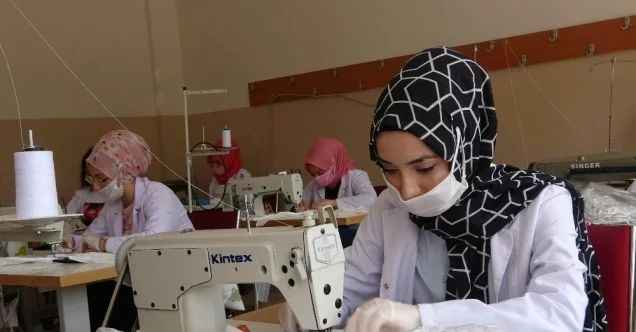 LGS’ye girecek öğrencilerin maskeleri arkadaşları tarafından hazırlanıyor