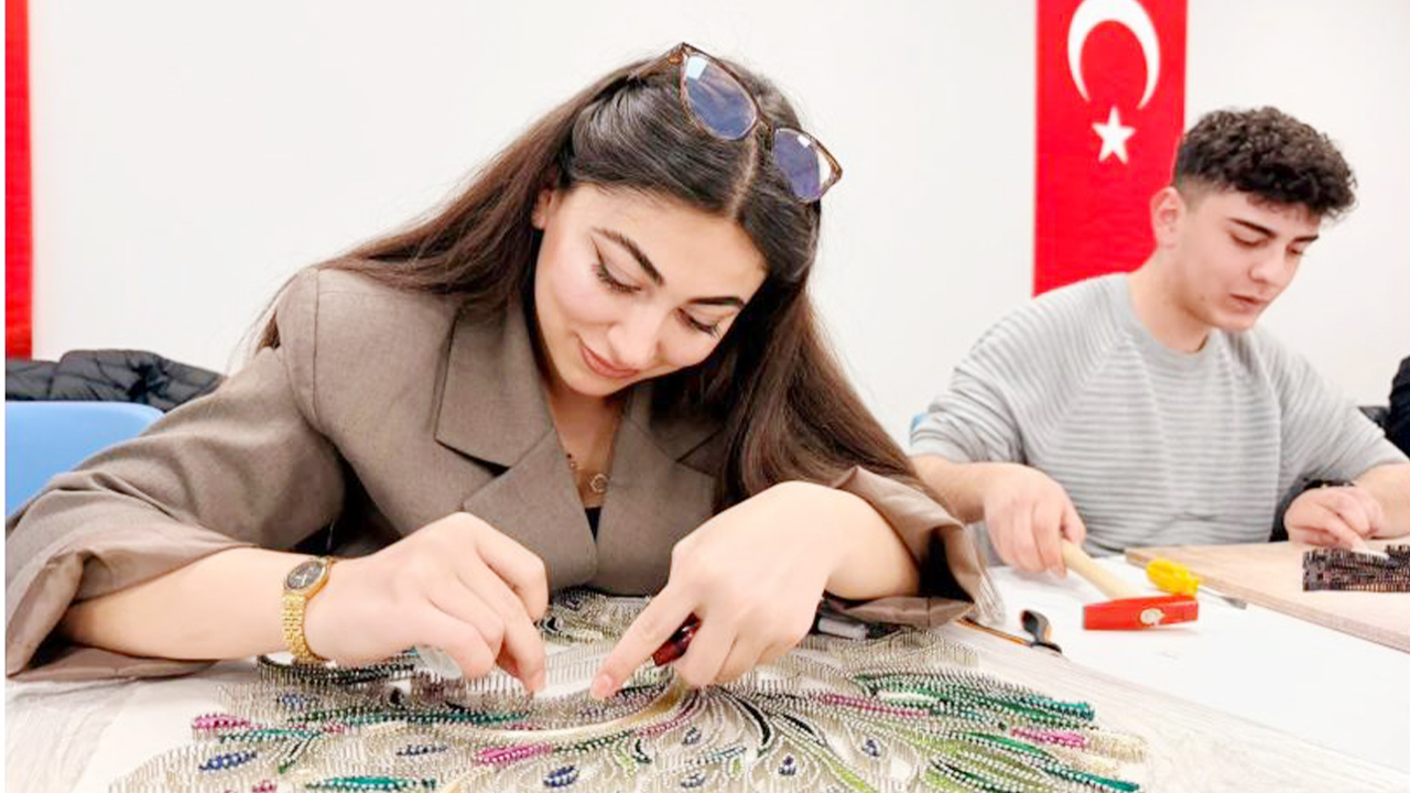 Yozgat’ta Filografi Kursu Şehit ve Gazi Yakınlarını Sanatla Buluşturuyor