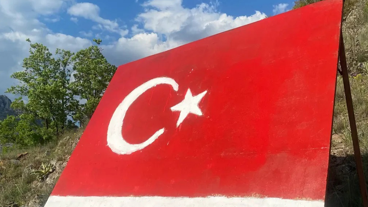 Yozgat Genç Kazankayalılar Derneği’nden Anlamlı Bayrak Yenileme Çalışması