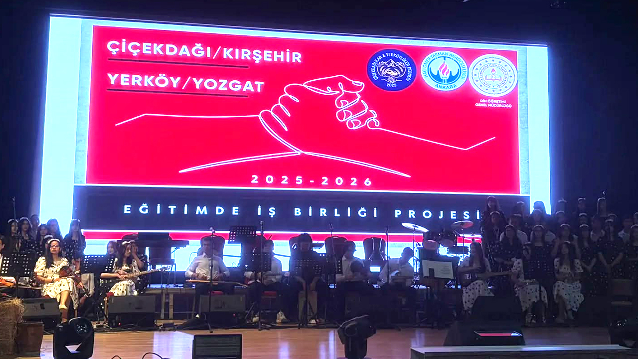 Ankara’da Duygu Dolu Gece: Gönülden Gönüle Neşet Ertaş Müzikali Büyük Beğeni Topladı