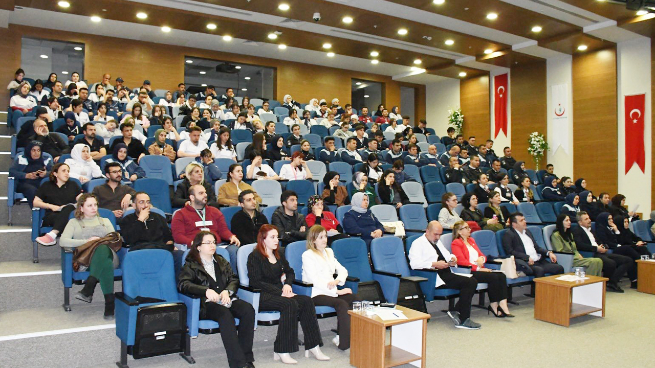 Yozgat Şehir Hastanesi’nde Organ Bağışı Eğitimi: Sağlık Çalışanlarına Farkındalık Semineri