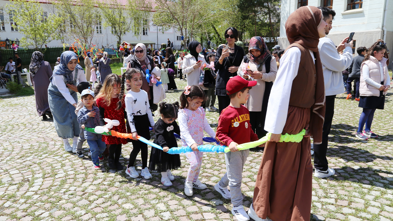 Yozgat Bozok Üniversitesi’nden Çocuklara Renkli Şenlik: “Gelenekten Geleceğe İlk Adım”