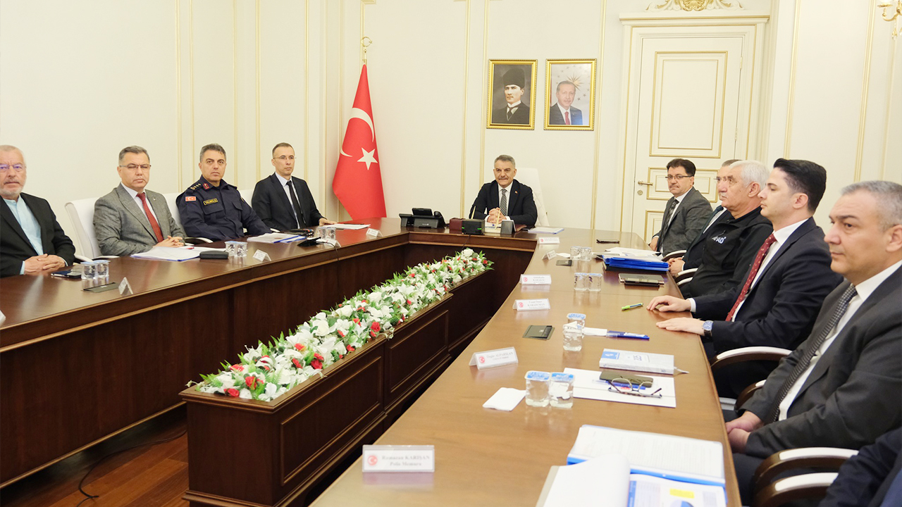 Yozgat’ta Okul Güvenliği Alarmı: Vali Özkan Başkanlığında Tüm İlçelerle Kritik Toplantı