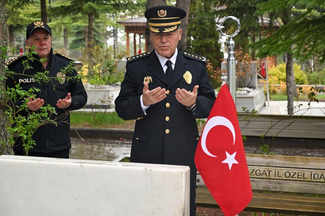 Yozgat Emniyet Müdürü Pekin'in ilk ziyareti Şehitliğe Yaptı