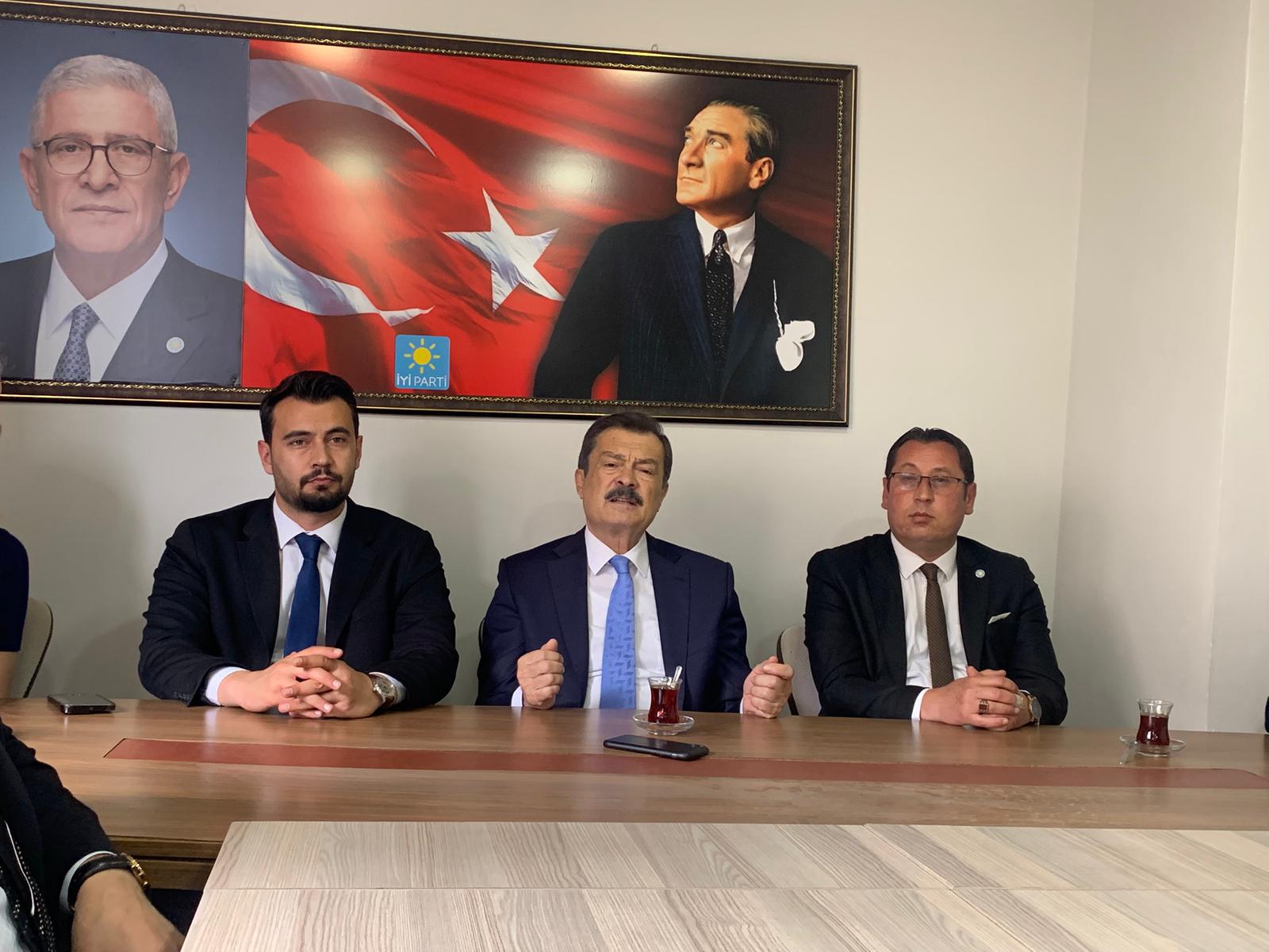 İYİ Parti Yozgat Milletvekili Lütfullah Kayalar Vatandaşlarla Buluştu partililerle başramlaştı