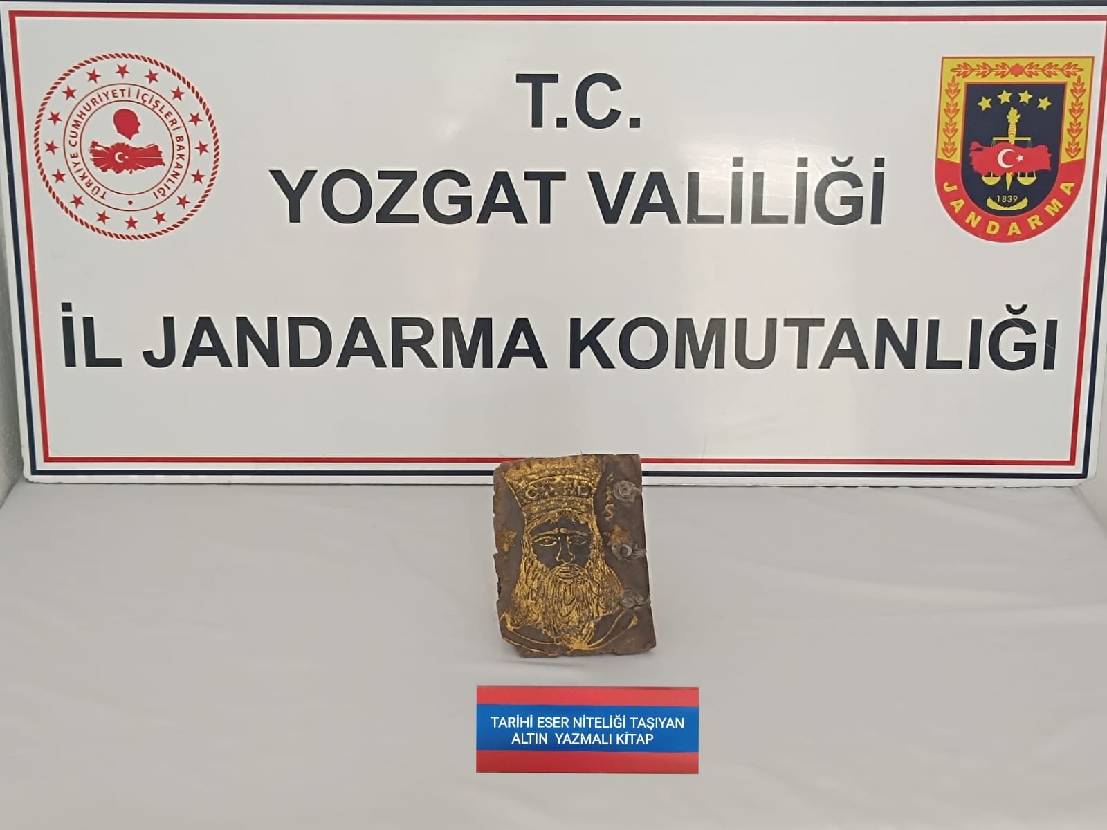 Yozgat’ta Tarihi Eser Operasyonu: Altın Yazmalı Antik Kitap Ele Geçirildi