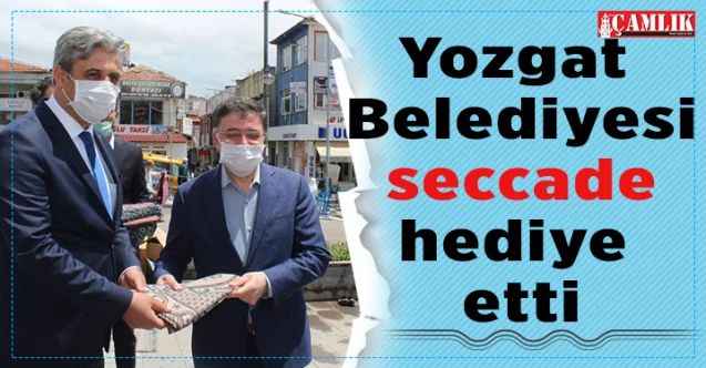 Yozgat Belediyesi seccade dağıttı