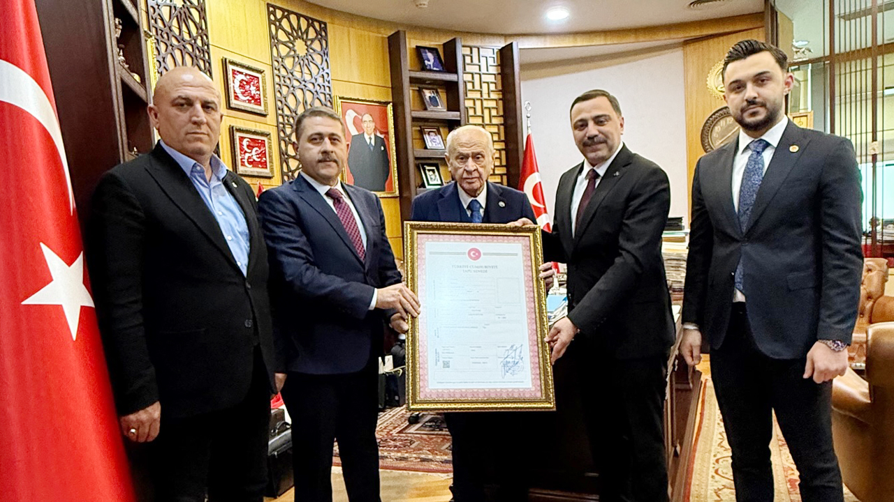 MHP Yozgat’ta Tarihi Adım: İl Başkanlığı Hizmet Binasının Tapusu Devlet Bahçeli’ye Takdim Edildi
