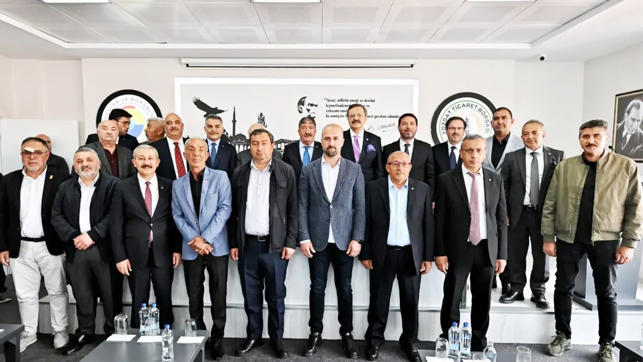 Yozgat Ticaret Borsası’nda Güç Birliği Buluşması: Hisarcıklıoğlu, Cemil Çiçek ve Protokol Aynı Programda Bir Araya Geldi