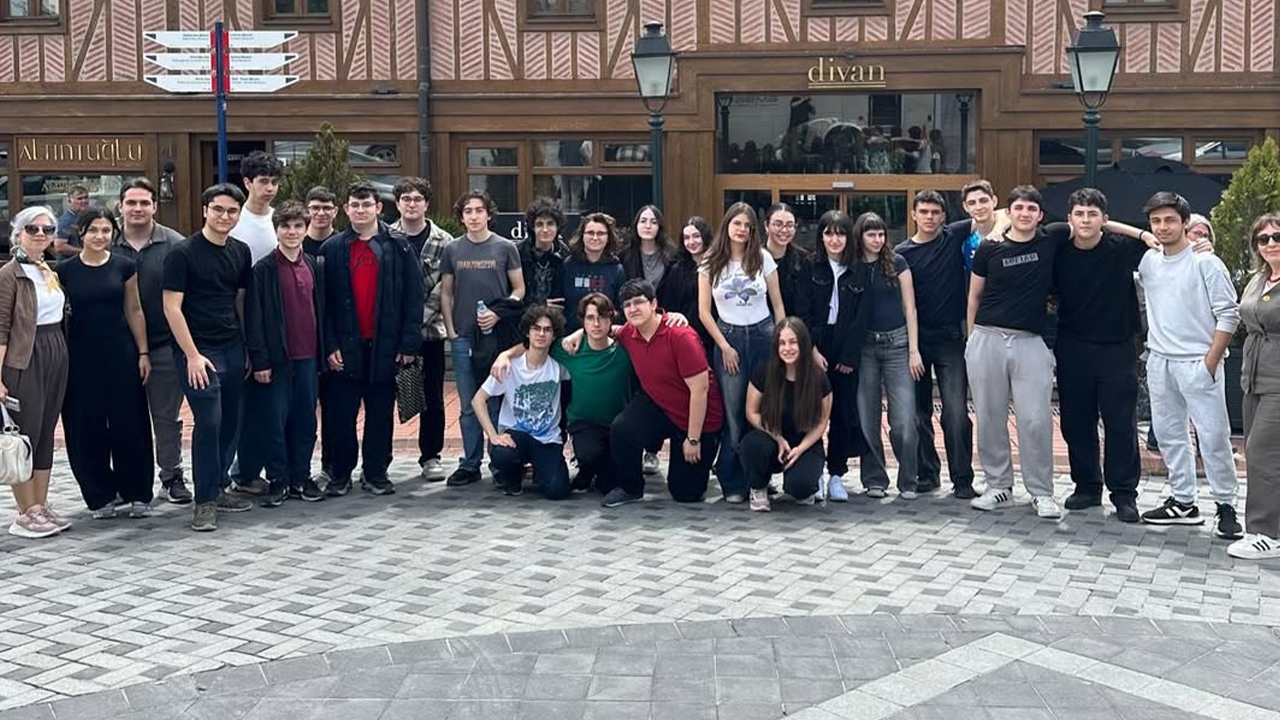 Ankara Gazi Anadolu Lisesi Öğrencilerinden Rahmi Koç Müzesi’ne Eğitici Gezi