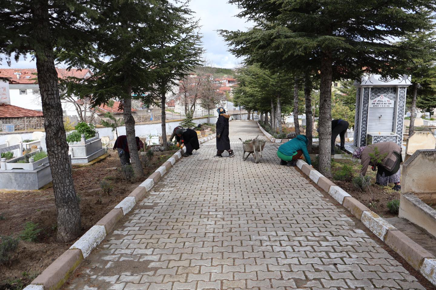 Saraykent Belediyesi’nden Kurban Bayramı Öncesi Mezarlıklarda Temizlik ve Bakım Seferberliği