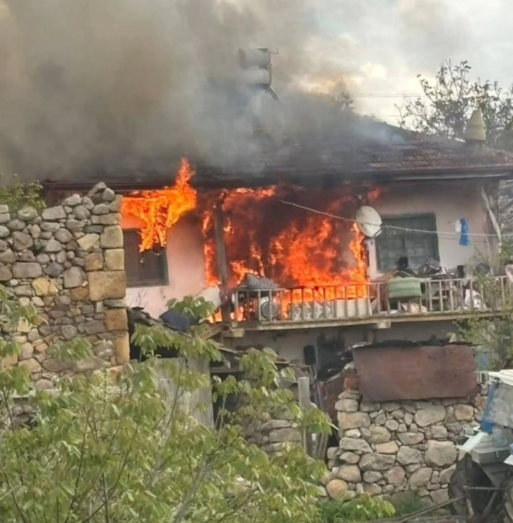 Yozgat Sorgun’da Soba Faciası! Ev Dakikalar İçinde Kül Oldu