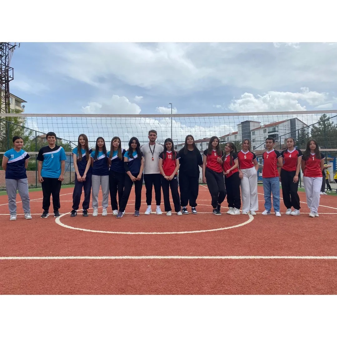 Şefaatli Fatih Ortaokulu’nda Voleybol Heyecanı Sona Erdi: Şampiyonlar Belli Oldu