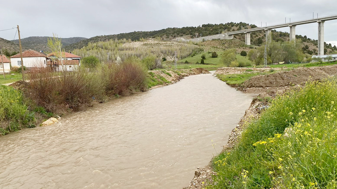 Yozgat’ta aşırı yağışlar sele neden oldu! İkinci köprü de yıkıldı